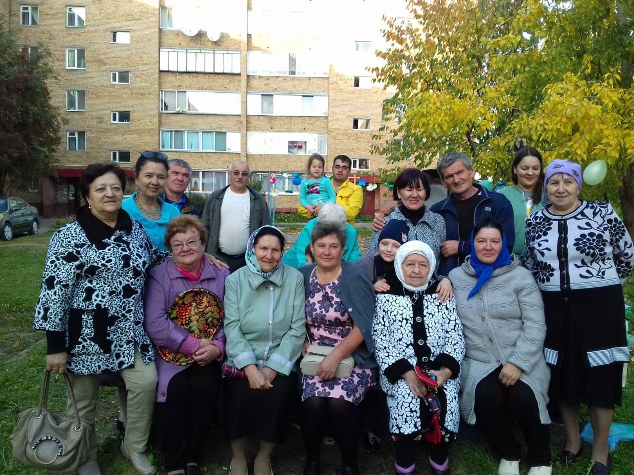«Дружные соседи как одна семья»: как отметили праздник двора жители улицы Чоловского