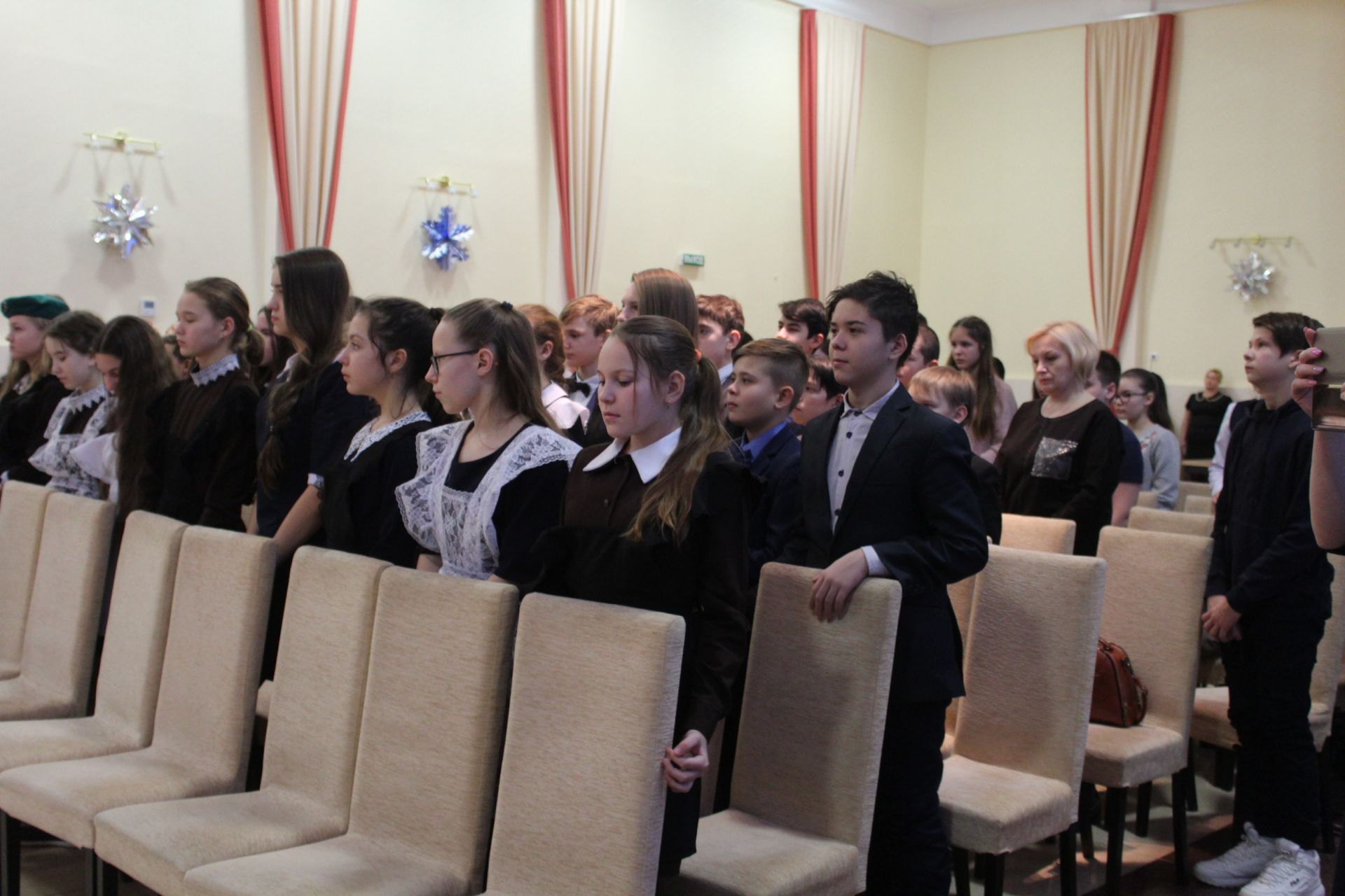 Афганцы Менделеевска встретились с учащимися средних классов