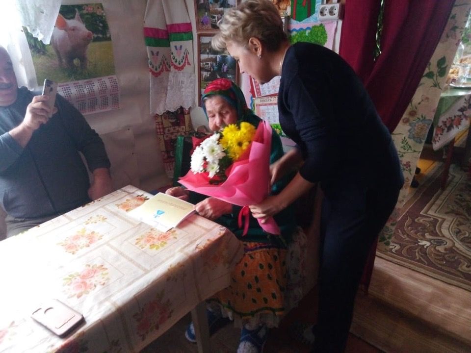Свой 90 - летний юбилей отметила жительница Карманково Зинаида Александровна Будрина