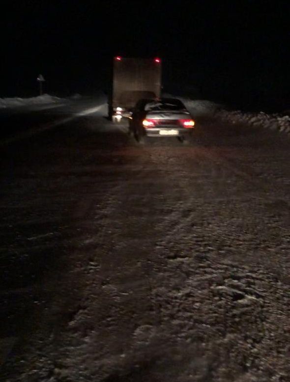В Татарстане сотрудники ГИБДД помогли водителю, у которого закончилось топливо