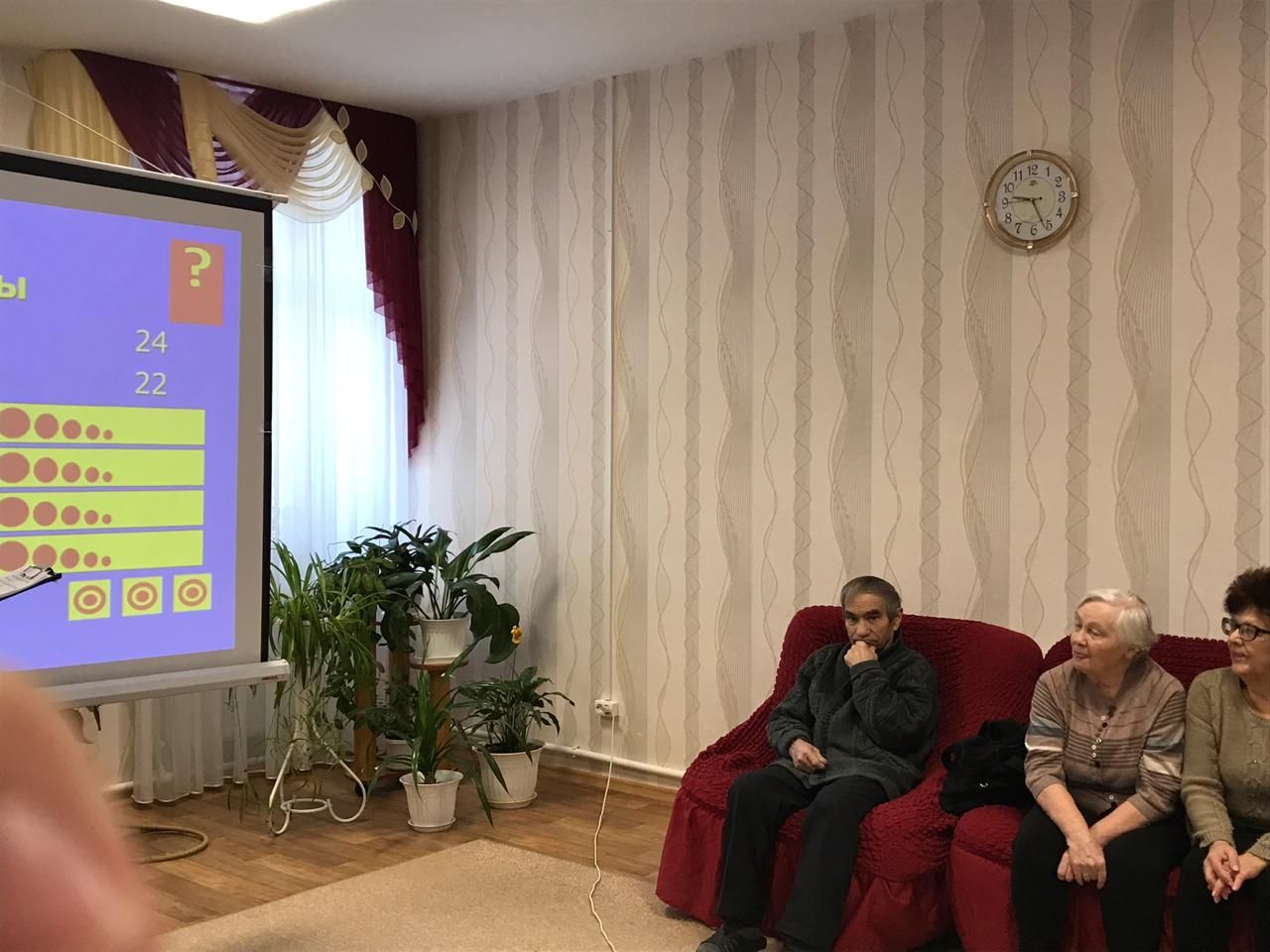 В Менделеевске провели игру «Сто к одному» для пожилых граждан