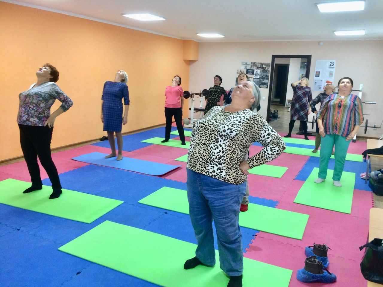 В Центре «Форпост» прошло занятие по йоге для пожилых