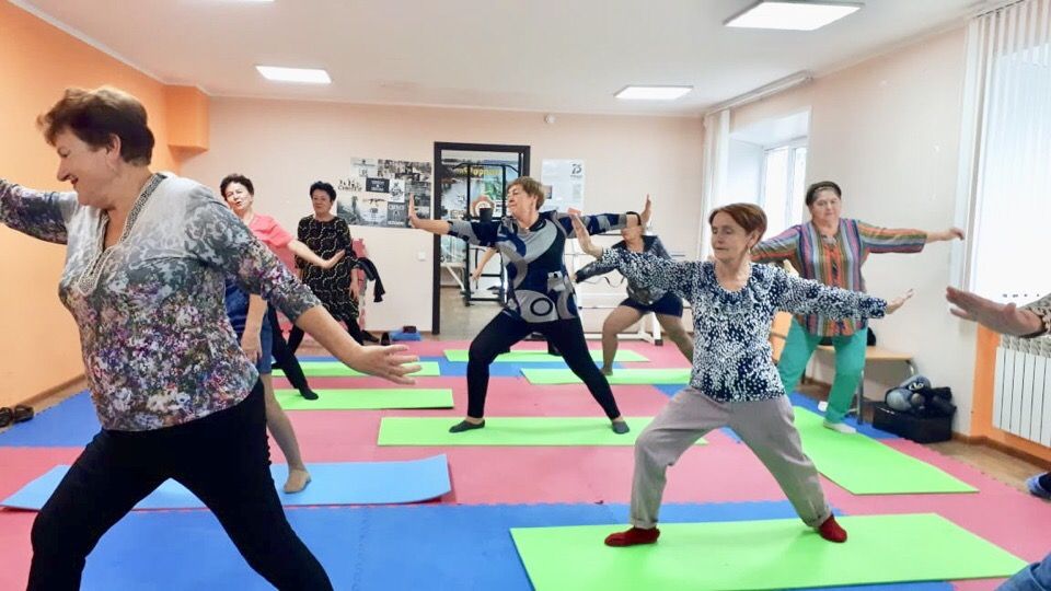 В Центре «Форпост» прошло занятие по йоге для пожилых
