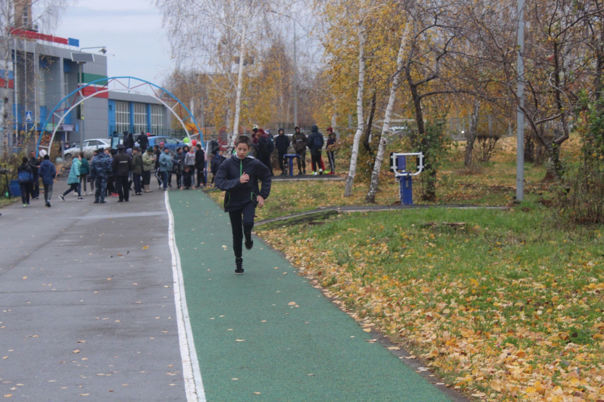 Фитнес на свежем воздухе: в Менделеевске открыли «Аллею спорта»