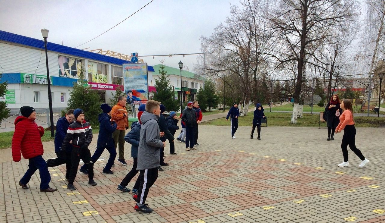Активисты Центра «Форпост» провели флешмоб в центре Менделеевска