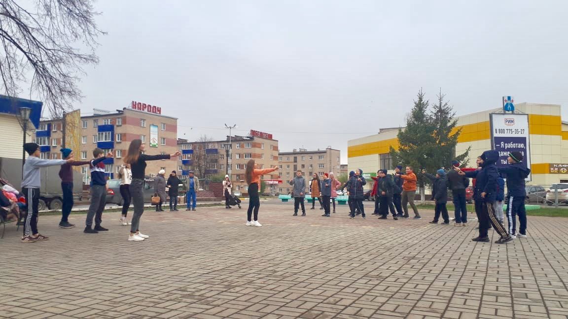 Активисты Центра «Форпост» провели флешмоб в центре Менделеевска