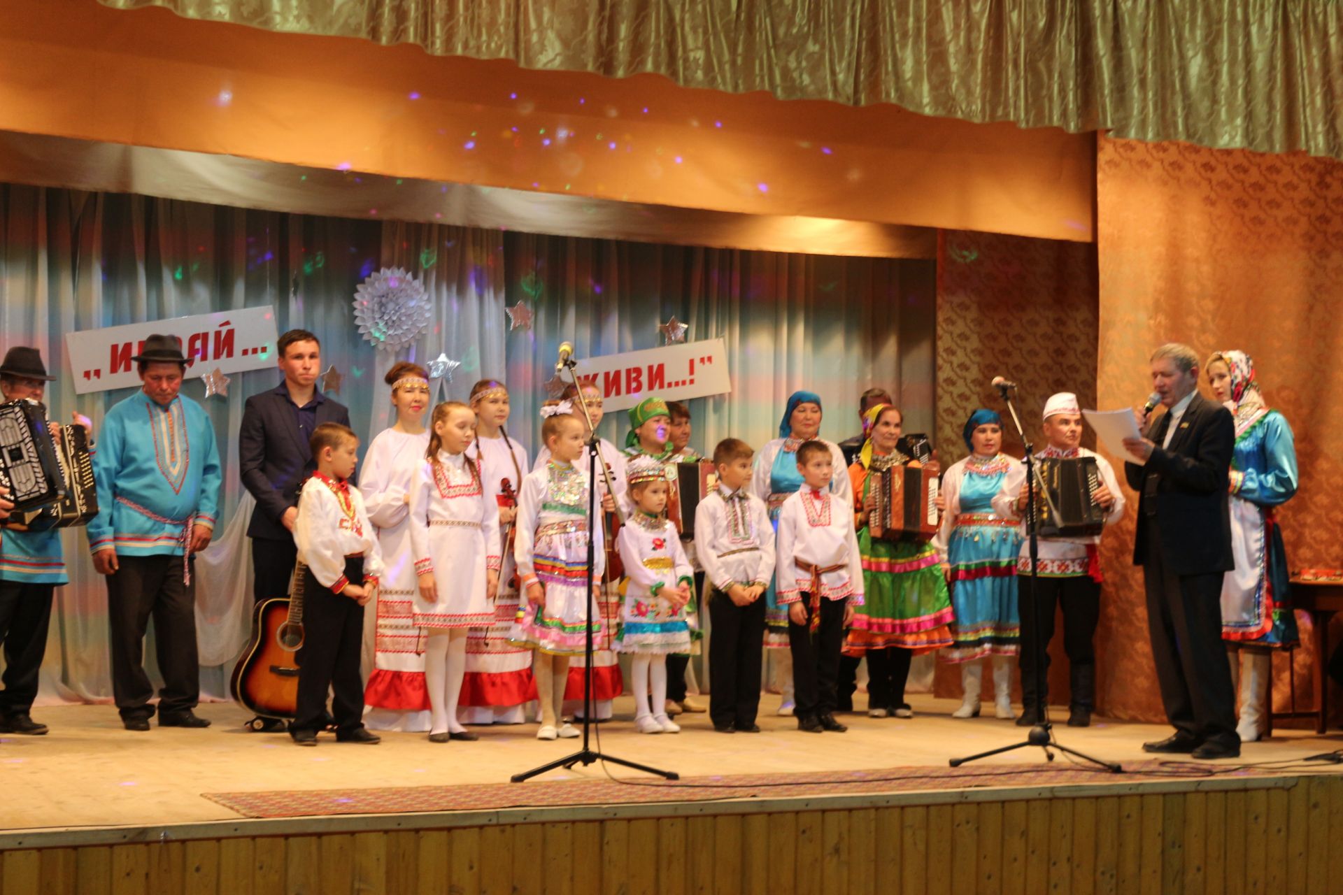 В Менделеевском районе прошел II межрайонный фестиваль исполнителей на народных музыкальных инструментах «Играй... Живи...!»