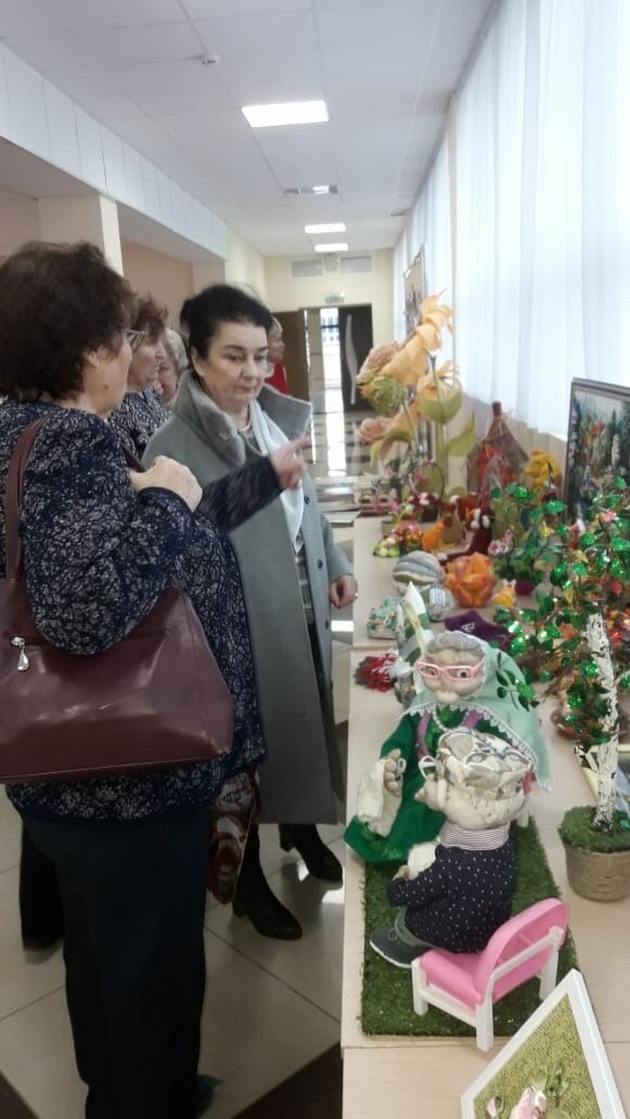 В ДК имени С.Гассара открылась выставка «Талантливые бабушки»