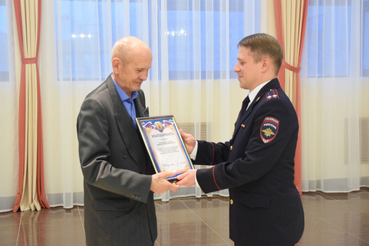 Менделеевских полицейских чествовали в День сотрудника ОВД РФ