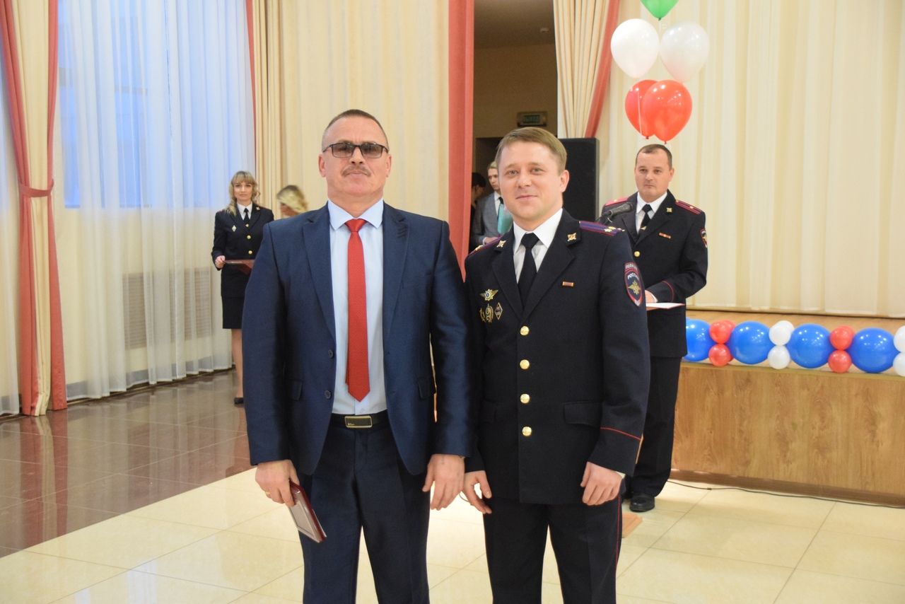 Менделеевских полицейских чествовали в День сотрудника ОВД РФ
