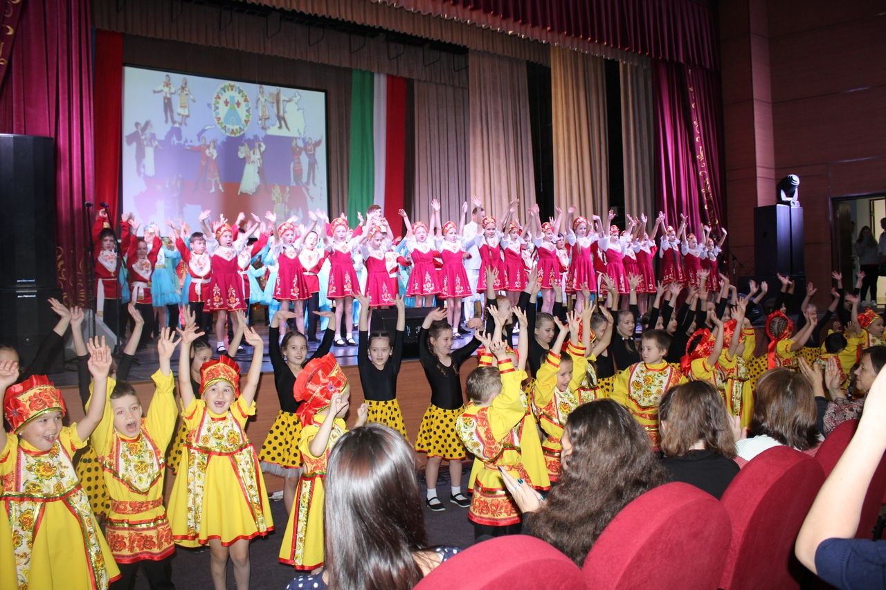 В Менделеевсске состоялся праздничный концерт «Мы едины!»