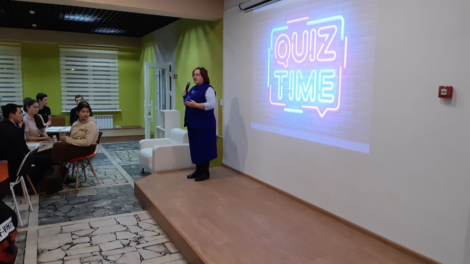 В Менделеевске прошла интерактивно-интеллектуальная игра «Quiz time»