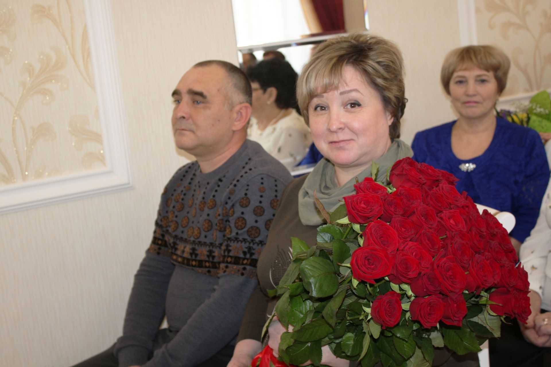«Любовь с первого взгляда соединила сердца»: как супруги Смирновы из Менделеевска отметили золотую свадьбу