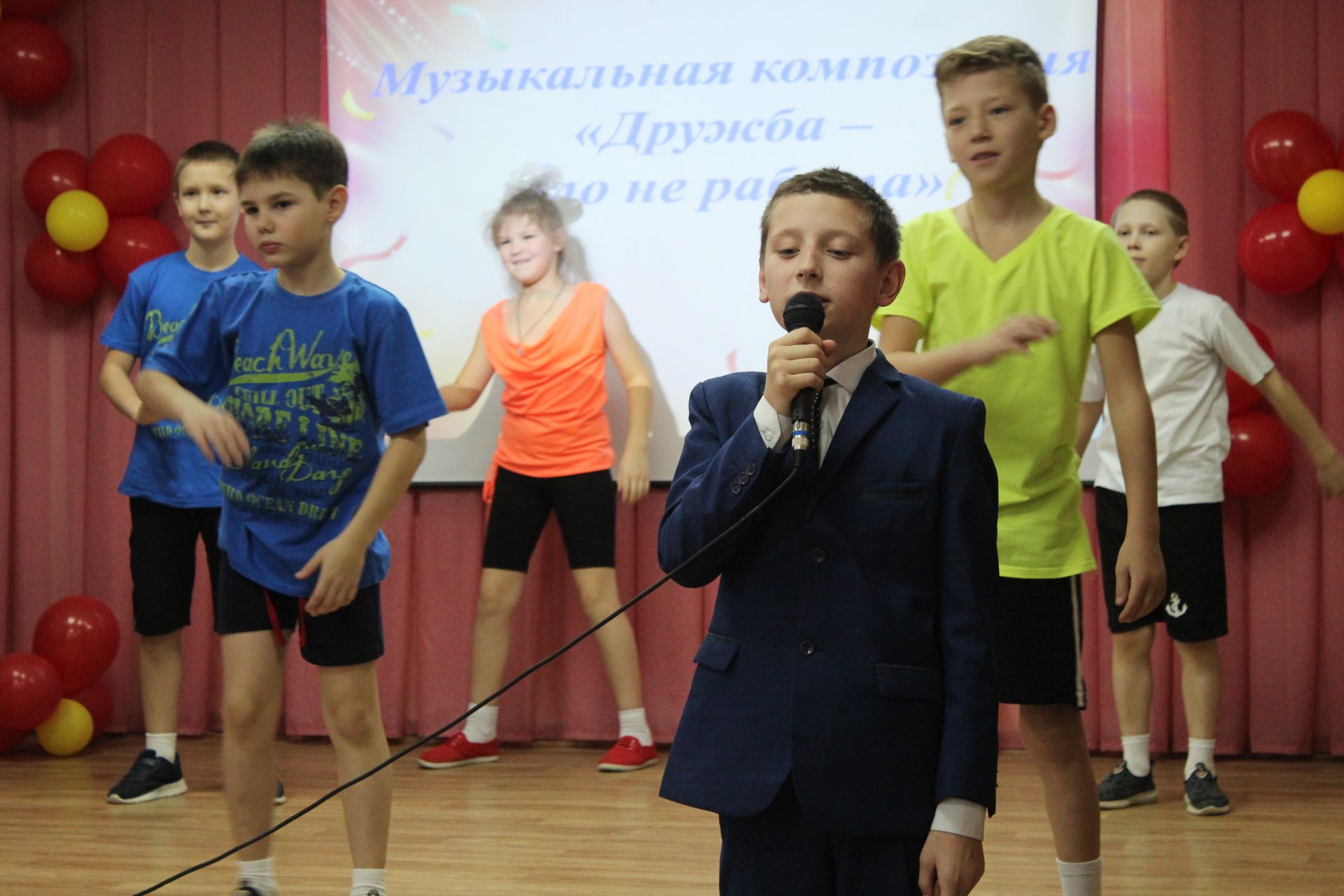 В Менделеевской школе для детей с ОВЗ состоялся концерт «Солнце на ладони»