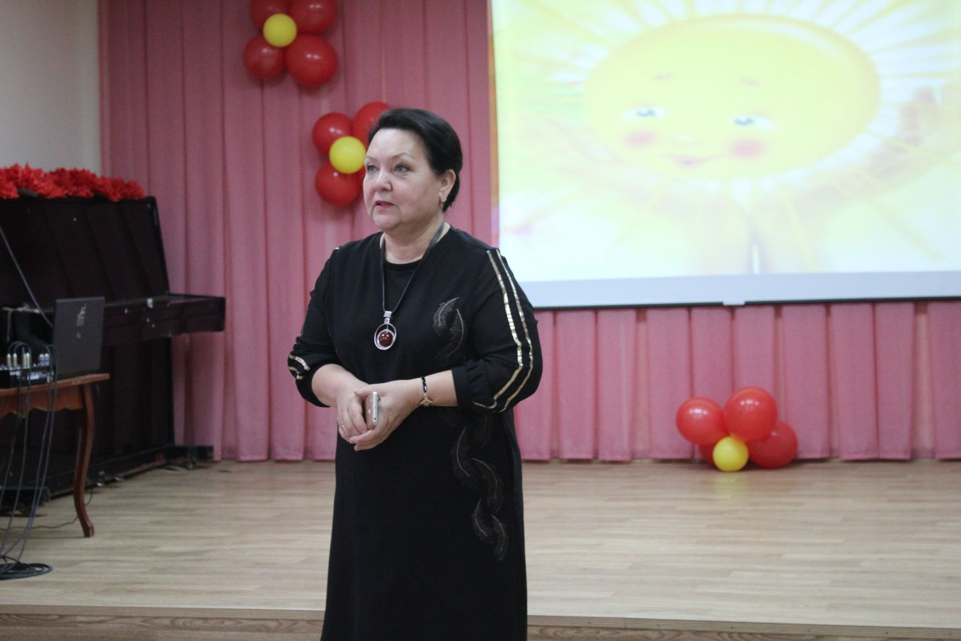 В Менделеевской школе для детей с ОВЗ состоялся концерт «Солнце на ладони»