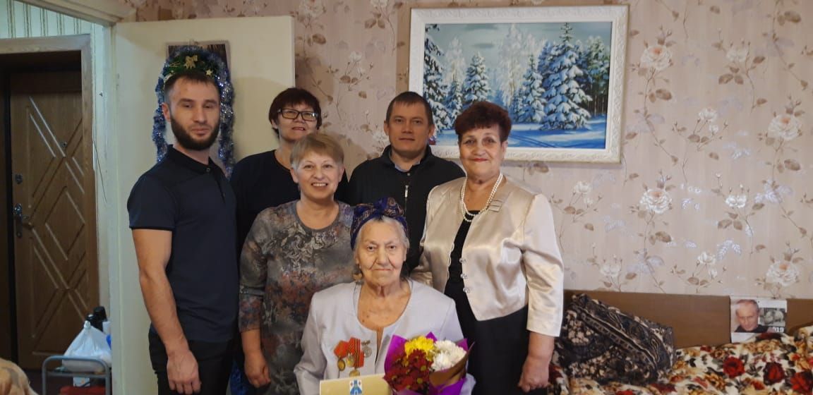 Менделеевчанка Мария Попова отметила 90-летие