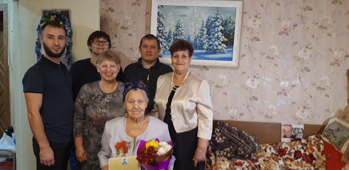 Менделеевчанка Мария Попова отметила 90-летие