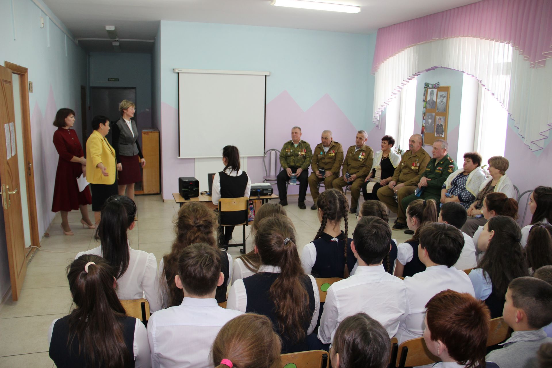 В менделеевской гимназии прошел урок мужества, посвящённый 30-ой годовщине вывода войск из Афганистана