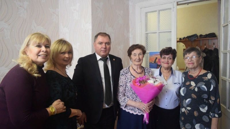 90-летнего юбиляра Разию Зиятдинову поздравили в Менделеевске