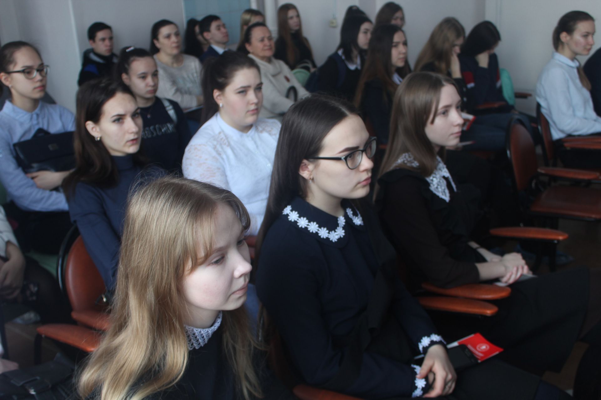 Учащиеся городских школ посетили День открытых дверей в ЦРБ