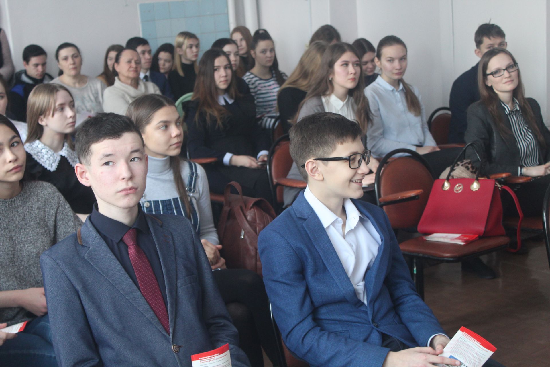 Учащиеся городских школ посетили День открытых дверей в ЦРБ