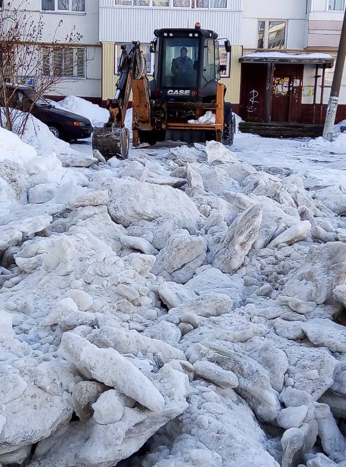 Коммунальщики Менделеевска чистят дороги от снега