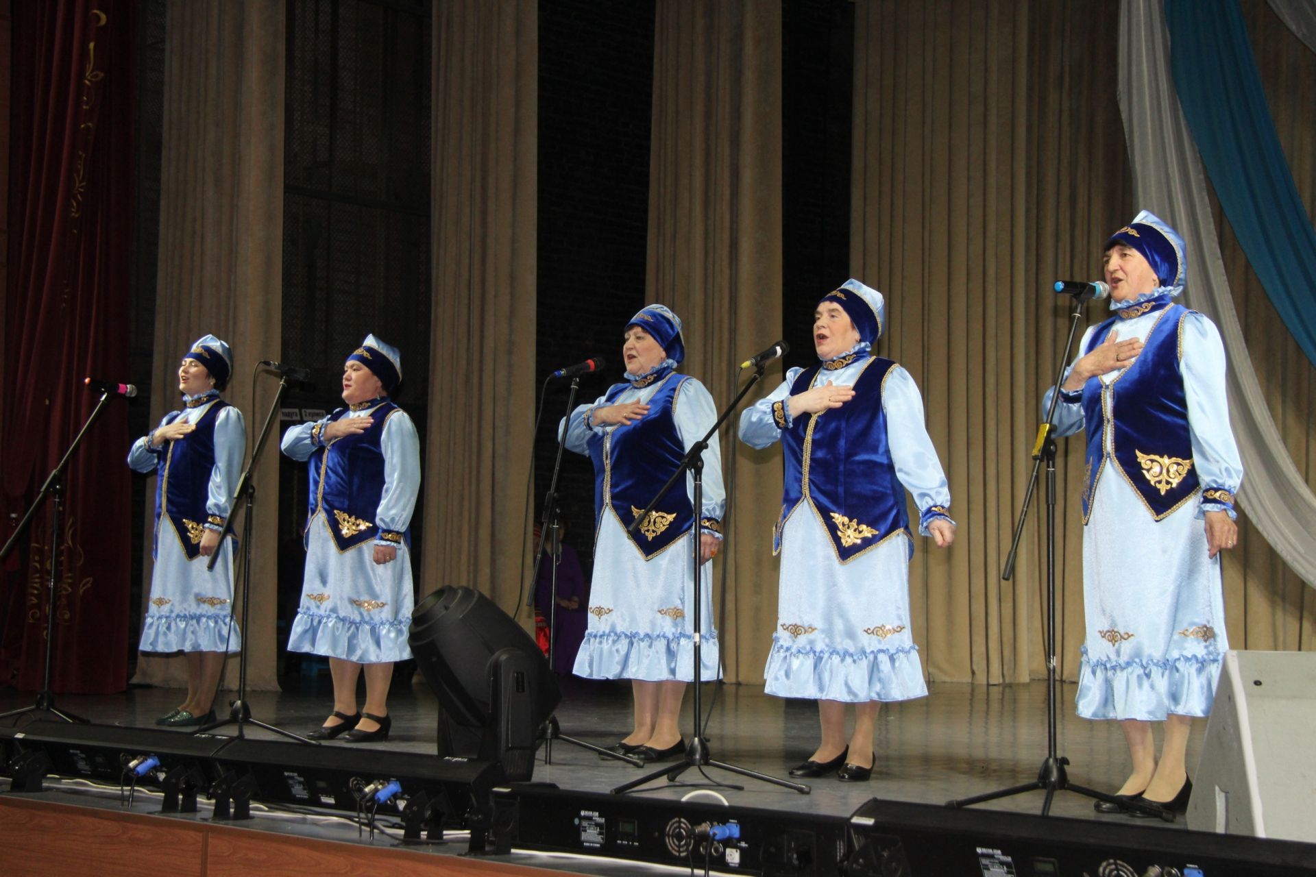 Менделеевские ветераны засияли на сцене: как в ДК имени Гассара прошёл фестиваль «Балкыш»