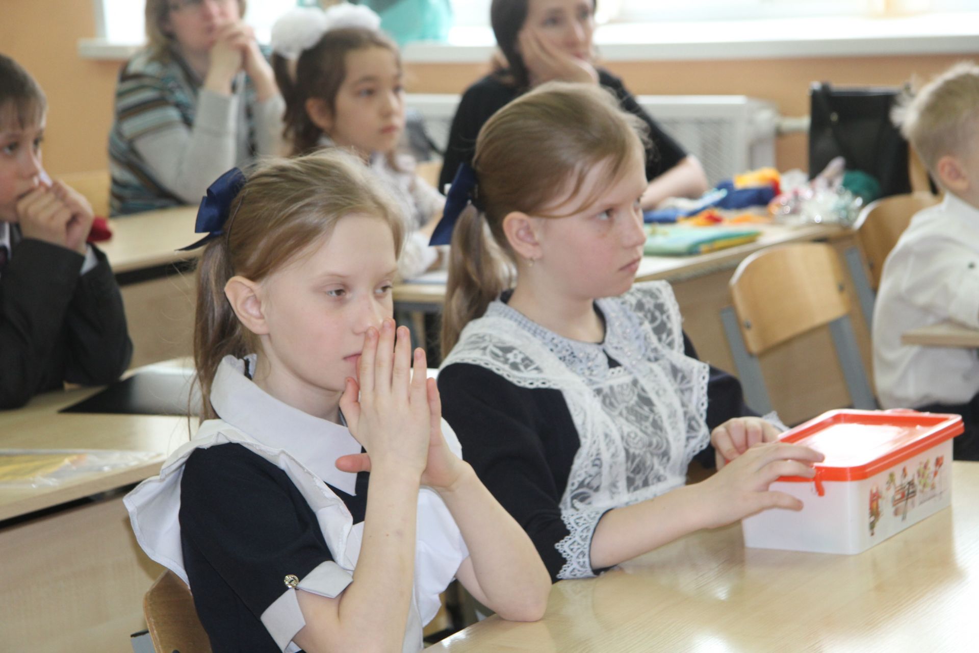 В Менделеевске школьники представили проекты о театральном искусстве