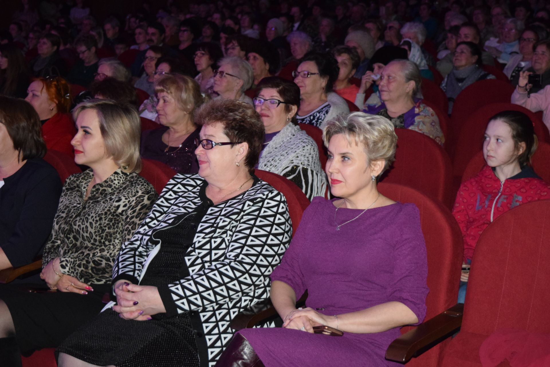 "Любимым женщинам в подарок": как в Менделеевске прошёл концерт в честь 8 Марта