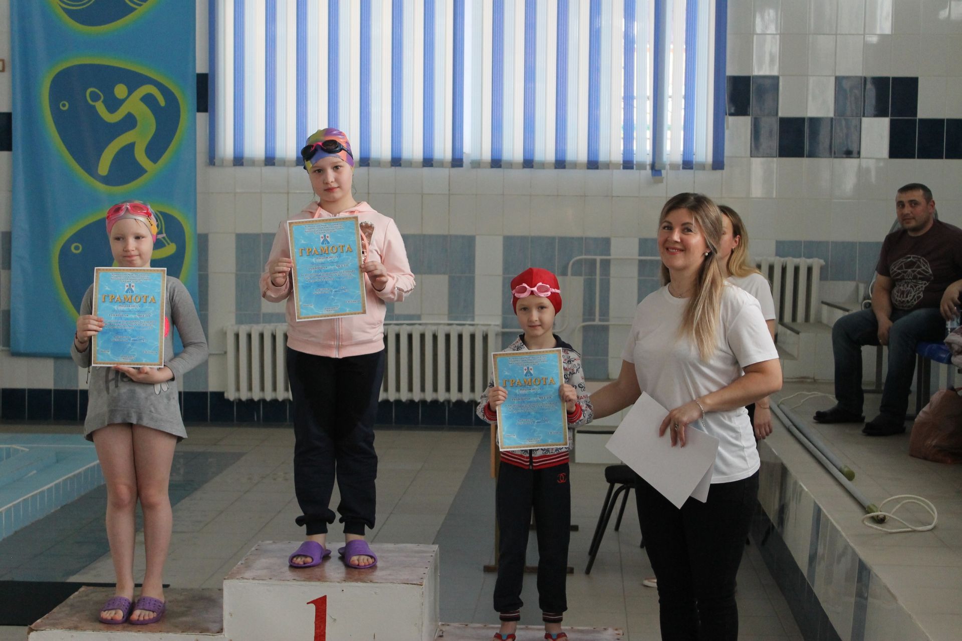 В Менделеевске прошли соревнования по плаванию среди детей