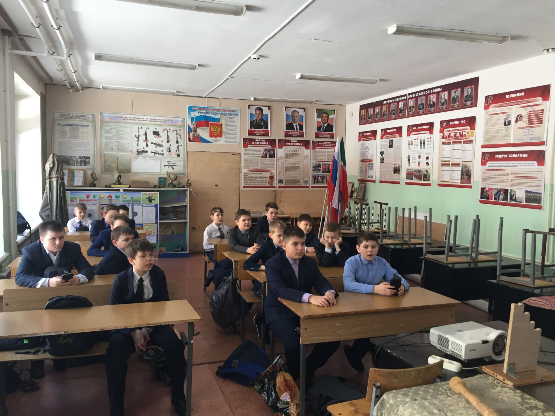 В школах Менделеевска прошла акция «108 минут с Гагариным»