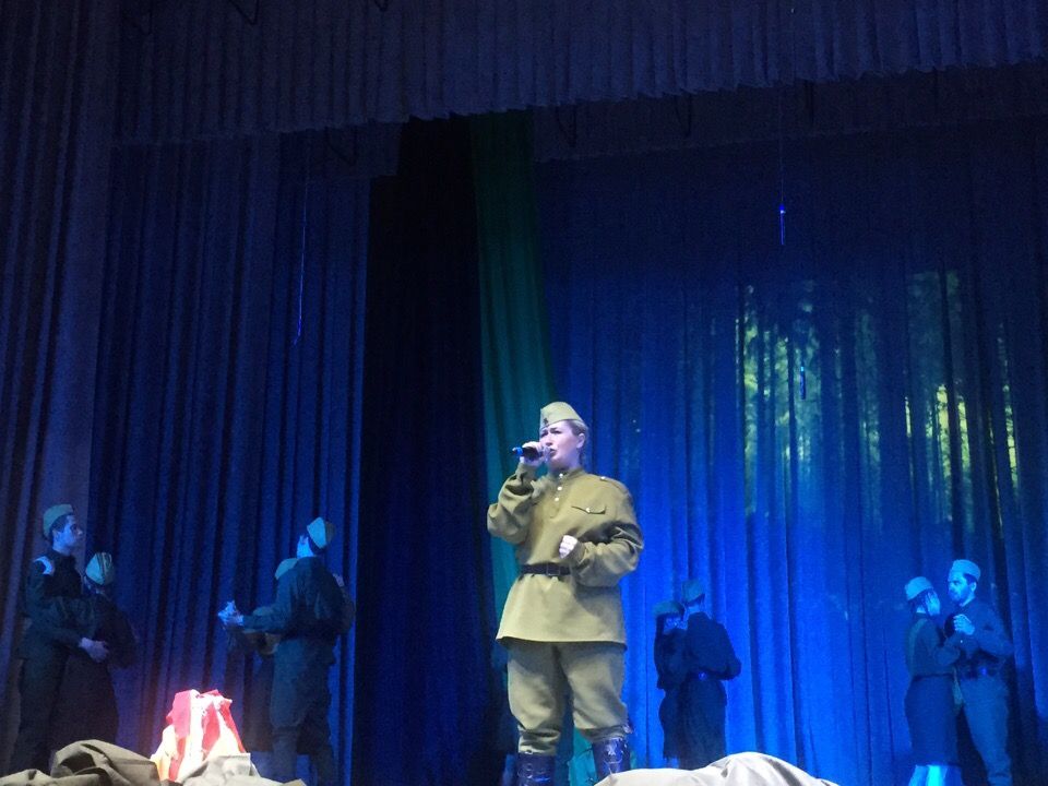 В Менделеевске показали спектакль «Мы из будущего»