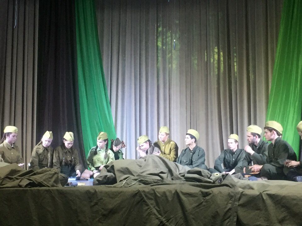 В Менделеевске показали спектакль «Мы из будущего»