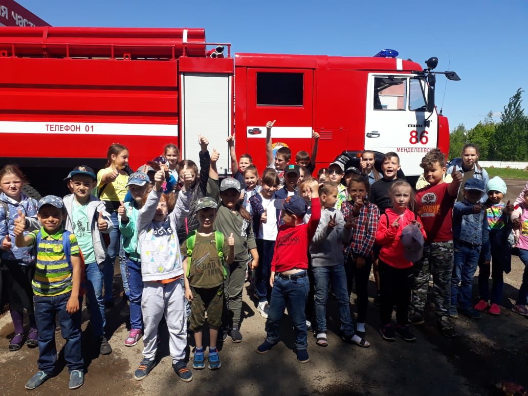 Для детей из пришкольного лагеря «Крепыш» провели экскурсию в пожарной части Менделеевска&nbsp;