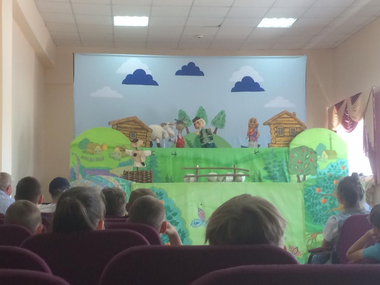Воспитанники пришкольного лагеря «Крепыш»  посмотрели спектакль Мензелинского драматического театра кукол