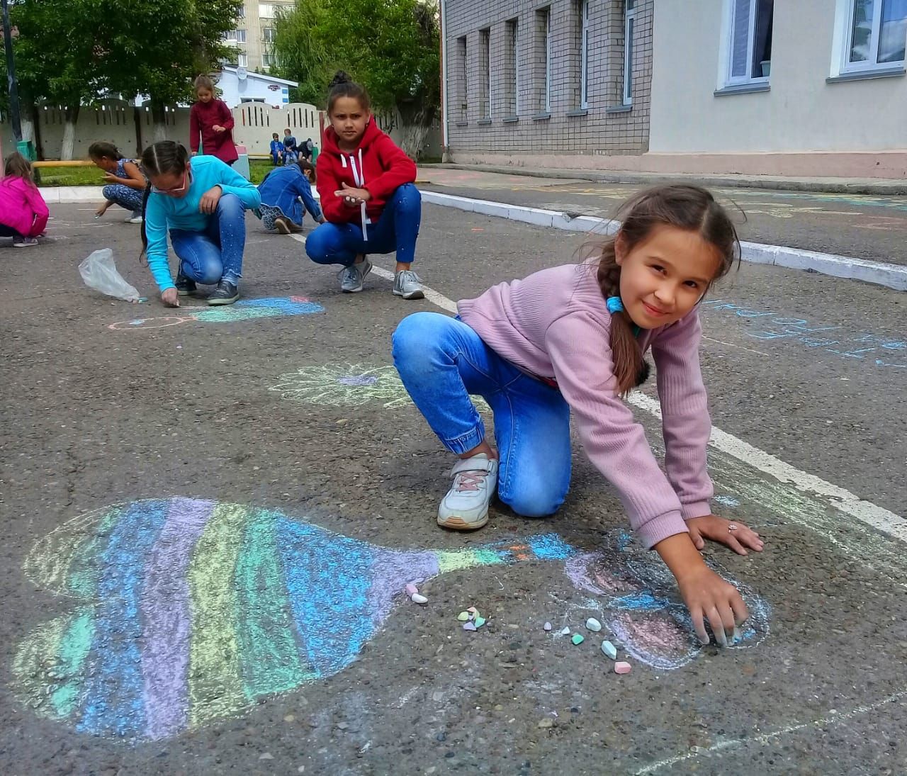 Юные гимназисты приняли участие в конкурсе «Я рисую счастье»