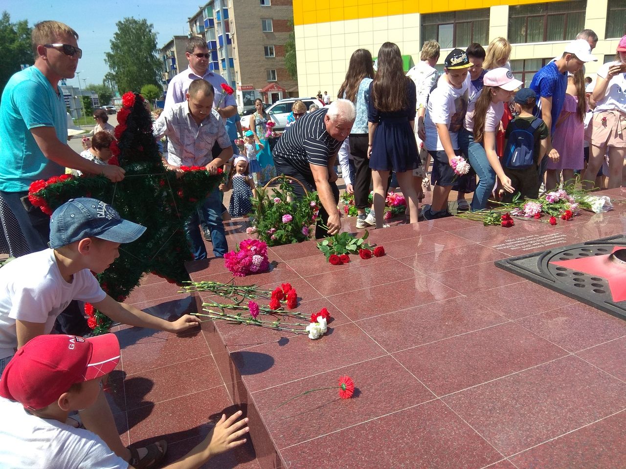 Митингом и минутой молчания отметили День памяти и скорби в Менделеевске&nbsp;
