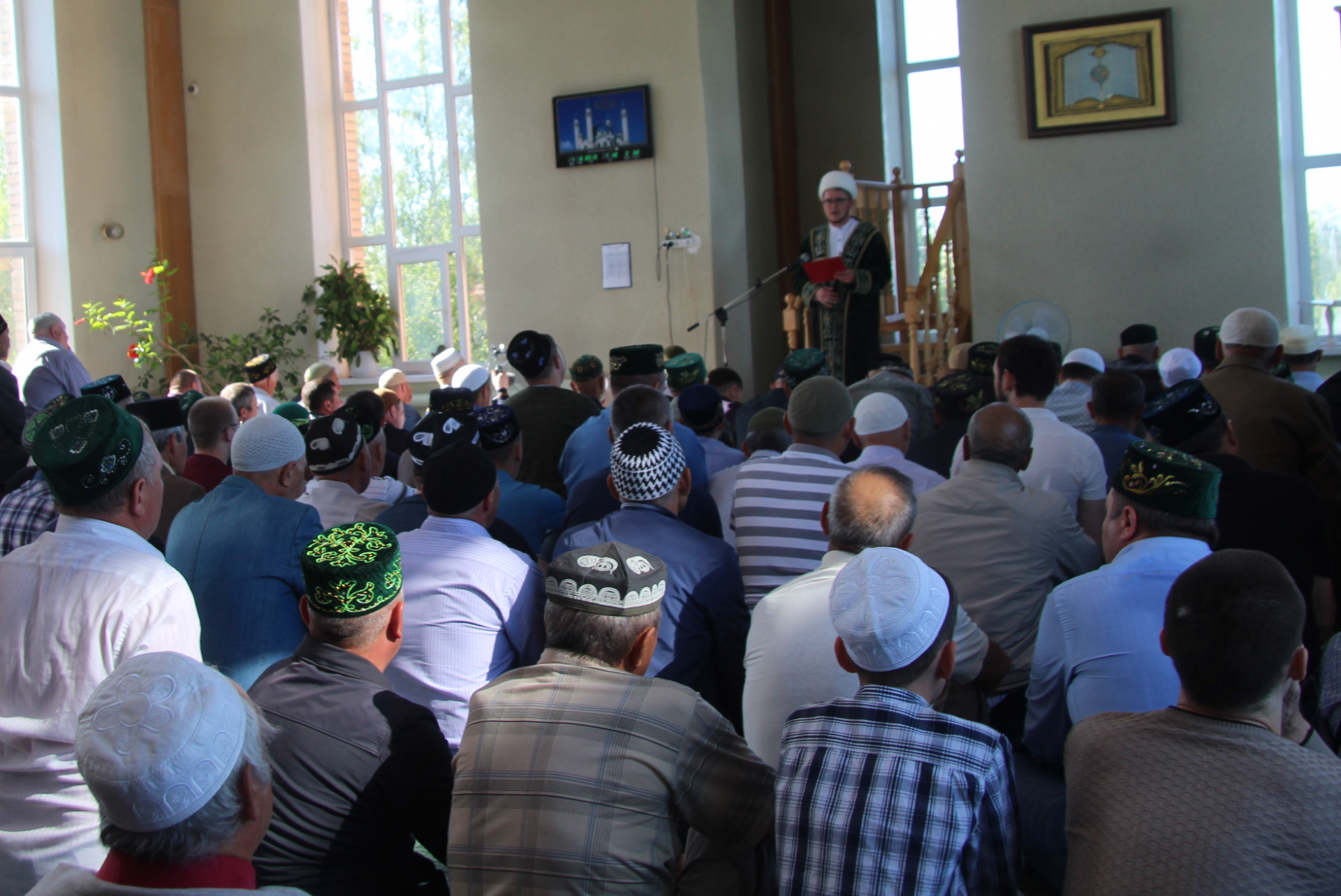 Мусульмане Менделеевска: “Ураза-байрам – награда за духовное и физическое очищение”