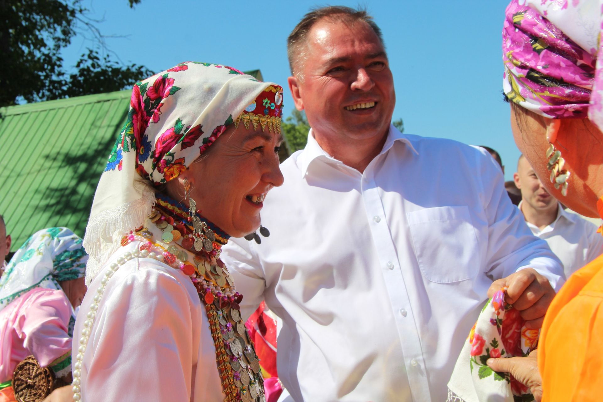 На национальных подворьях гостей Сабантуя Менделеевска ждали угощения и сюрпризы