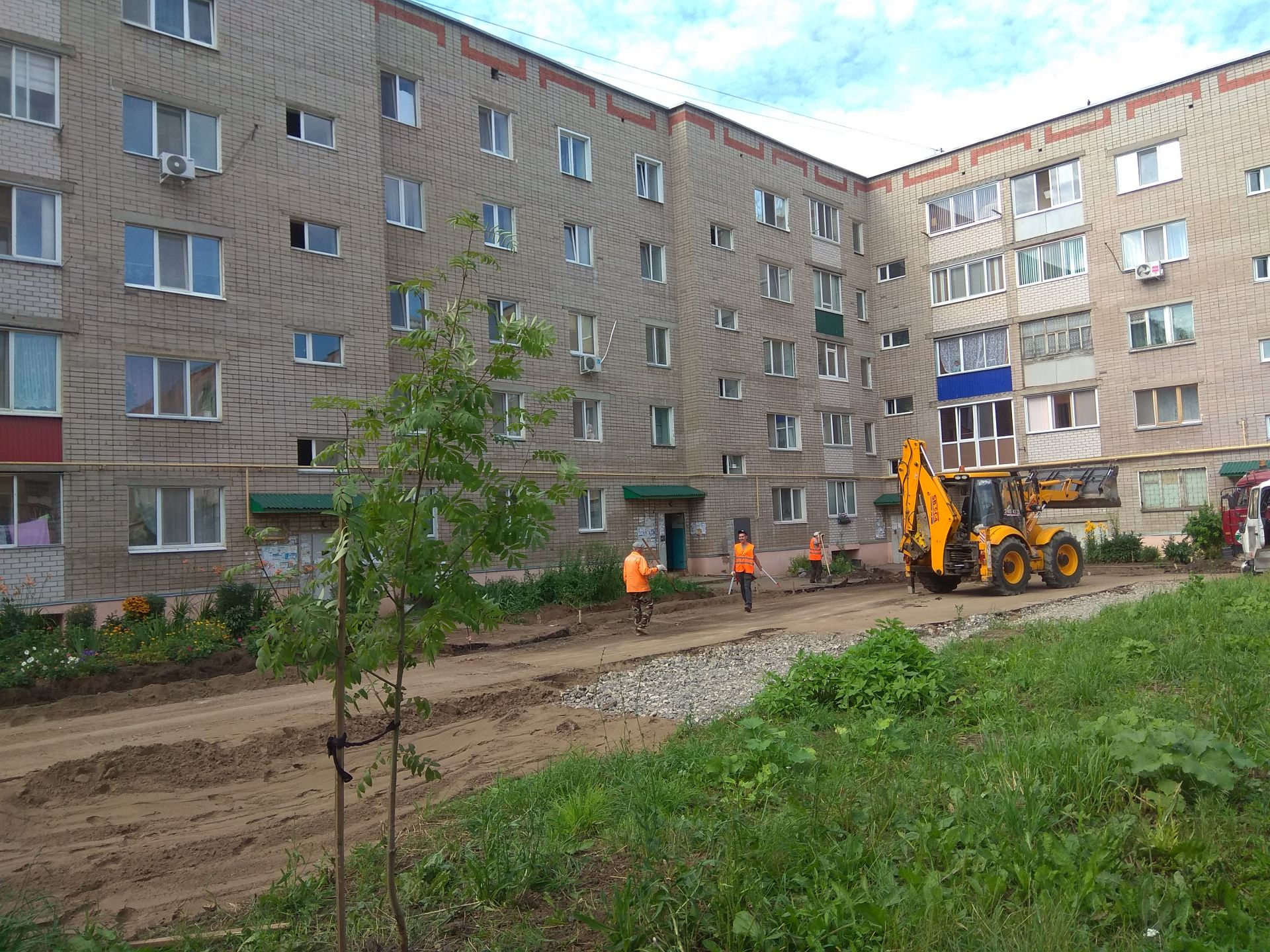 В Менделеевске приступили к расширению дворов