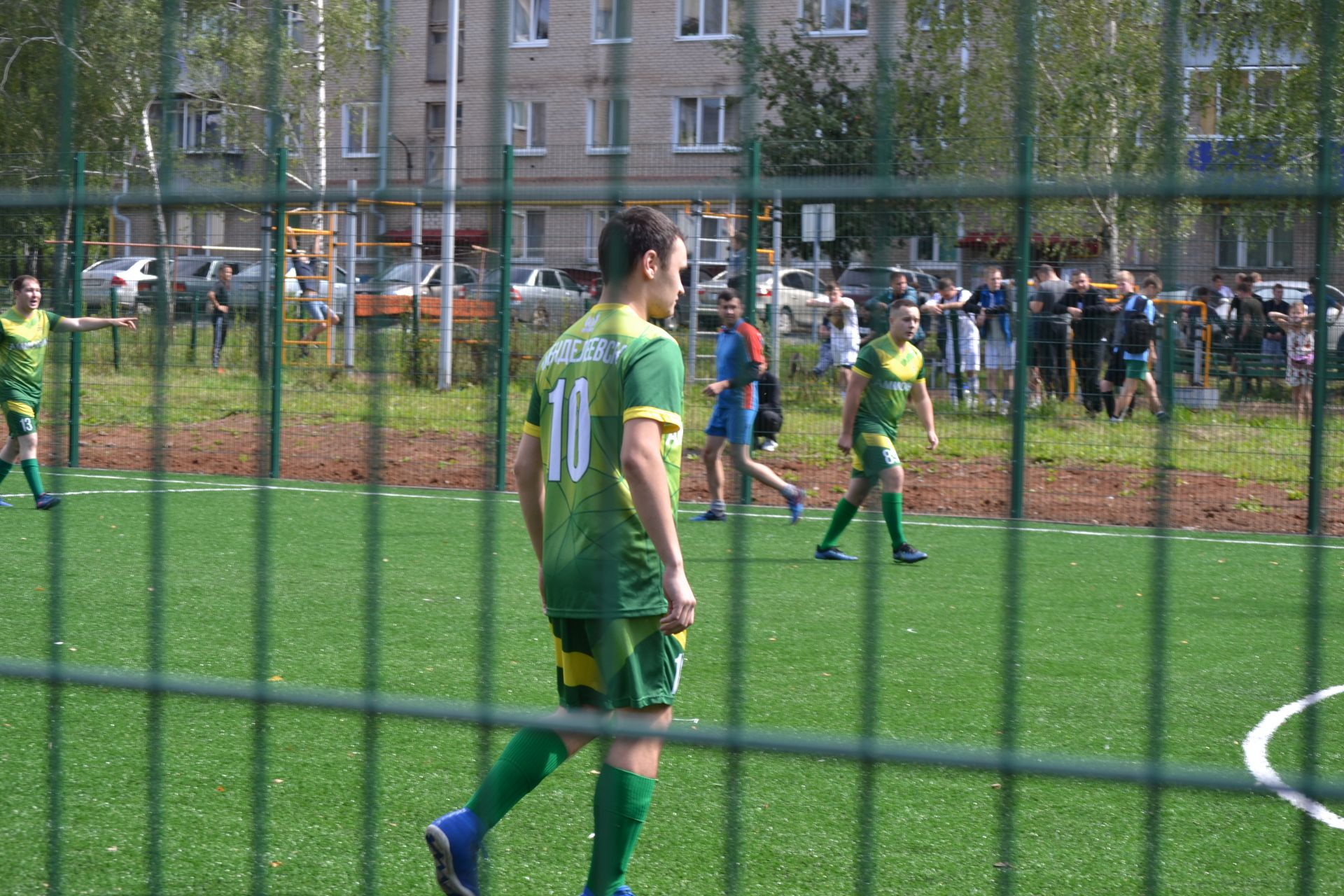 В Менделеевске открыли поле с искусственным покрытием для мини-футбола