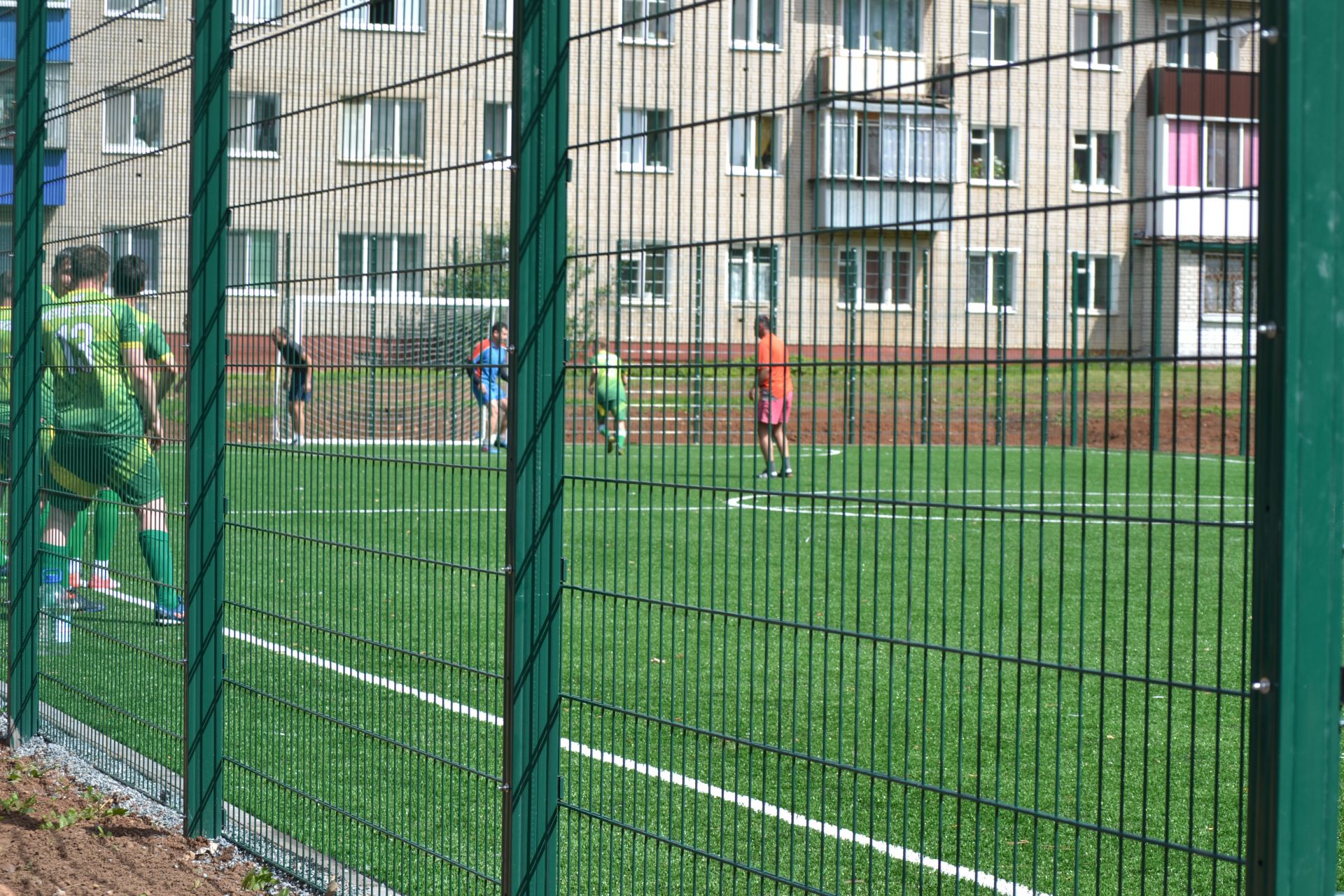 В Менделеевске открыли поле с искусственным покрытием для мини-футбола
