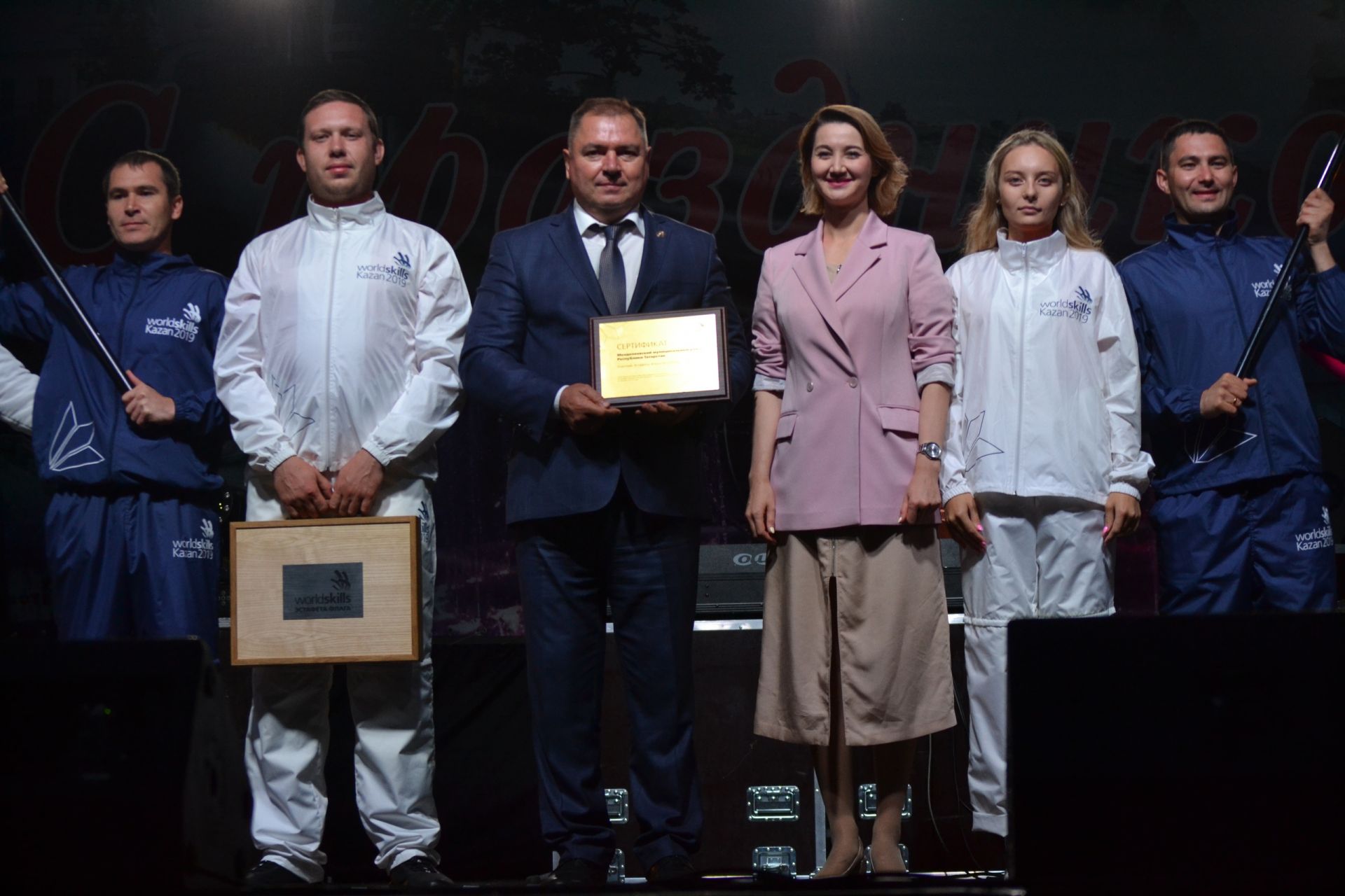 Шәһәр көнендә Менделеевск WorldSkills Kazan-2019 һөнәри осталык буенча Чемпионат әләмен каршылады
