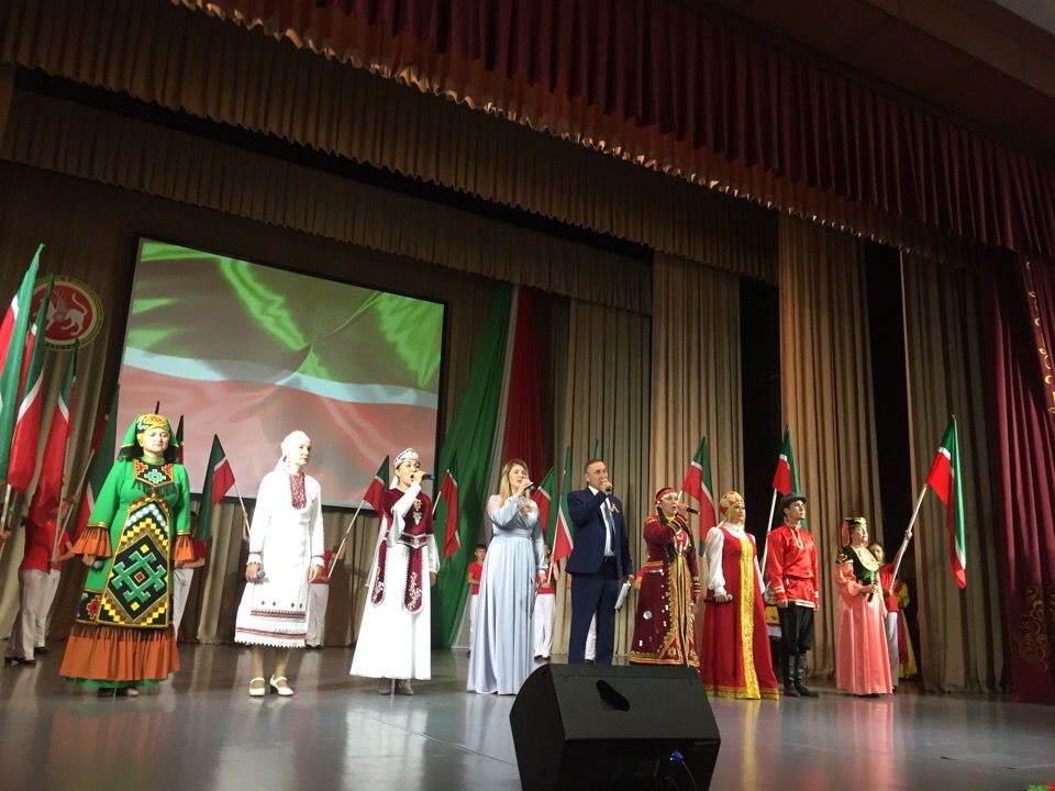 Песни и танцы народов, торжественное вручение паспортов: как менделеевцы отмечают День Республики Татарстан