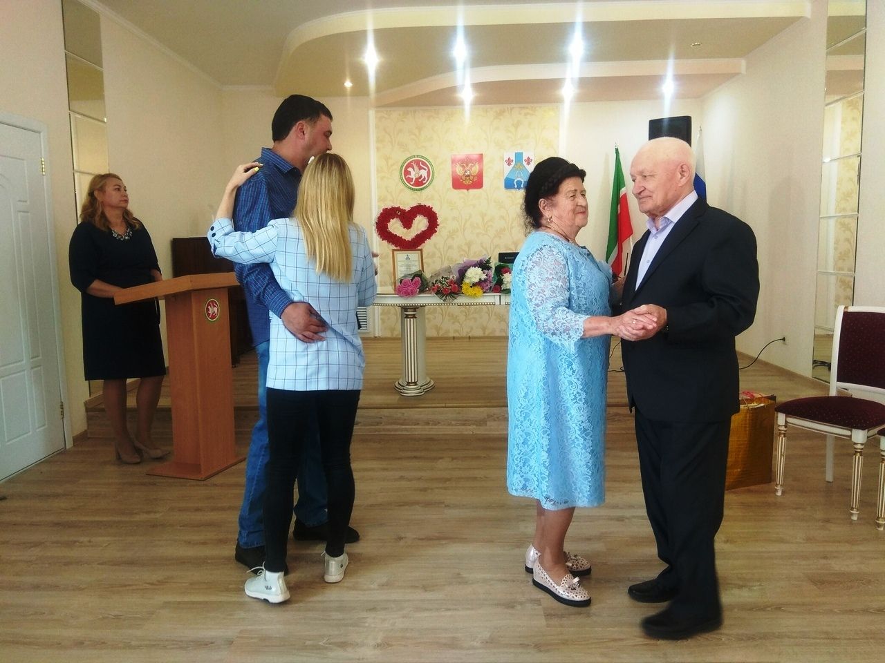 «Счастье во взаимных уступках»: супруги Загрутдиновы из Менделеевска отметили изумрудную свадьбу