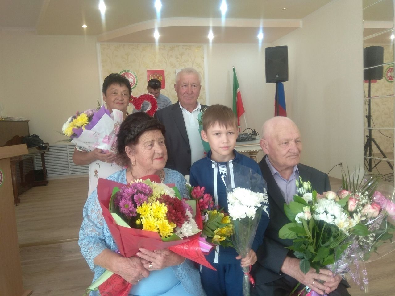 «Счастье во взаимных уступках»: супруги Загрутдиновы из Менделеевска отметили изумрудную свадьбу