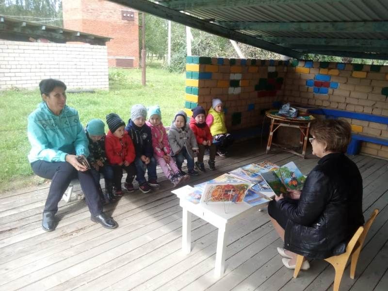 Бизякинская библиотека присоединилась к акции «Книжка на ладошке»