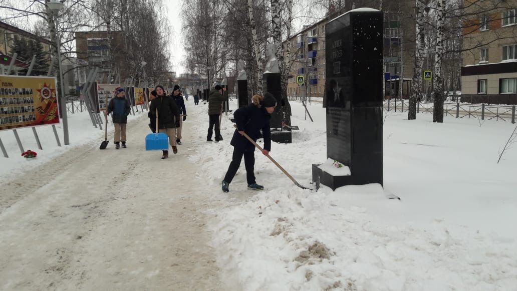 В Менделеевске прошла акция «Дорога к памятнику»