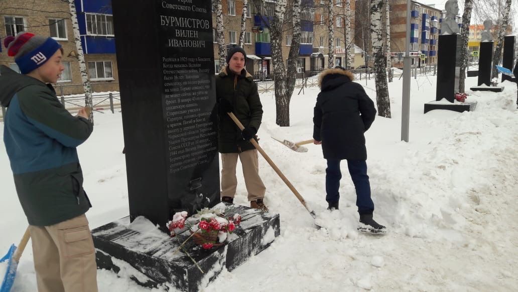 В Менделеевске прошла акция «Дорога к памятнику»