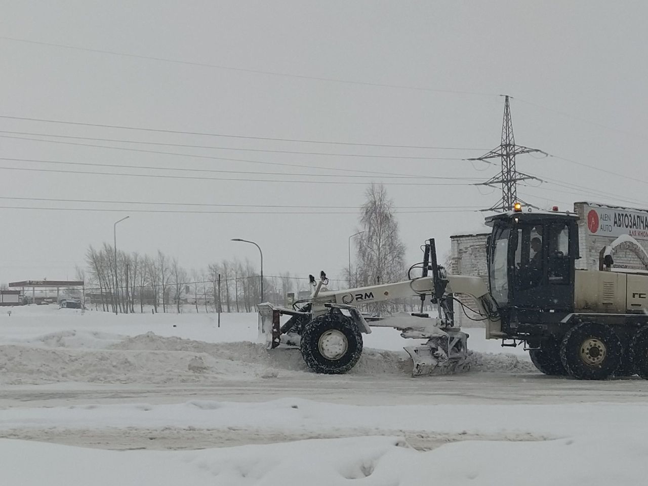 На Менделеевск обрушился снегопад